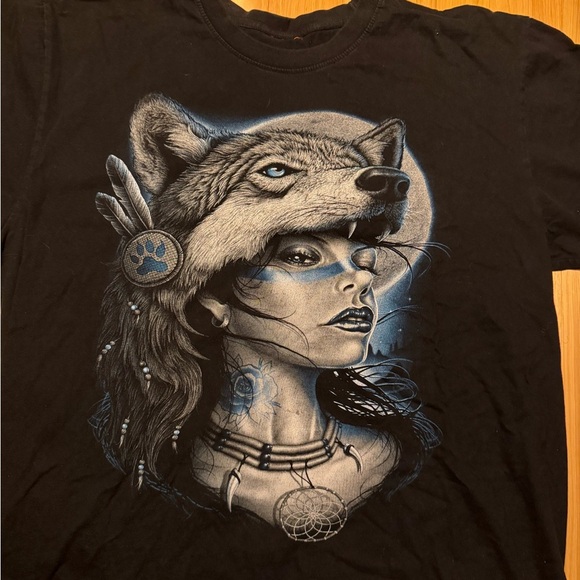 Black Graphic Tee with Wolf Design 90’s - Picture 2 of 6